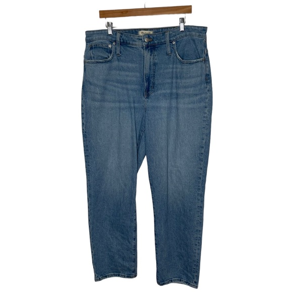 Madewell | The Curvy Perfect Vintage Straight Jean in Hoye Wash 33 - Picture 5 of 10